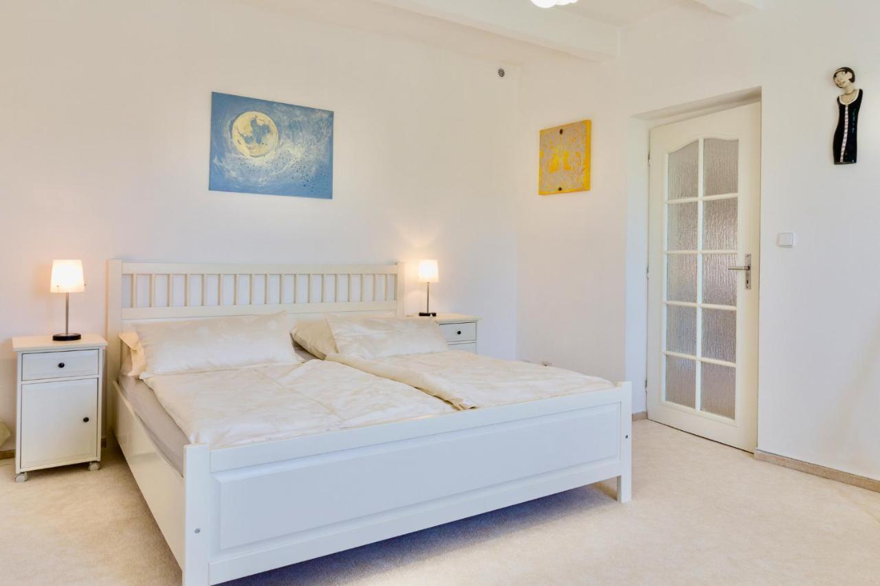 Apartman U Berounky แบโรน ภายนอก รูปภาพ
